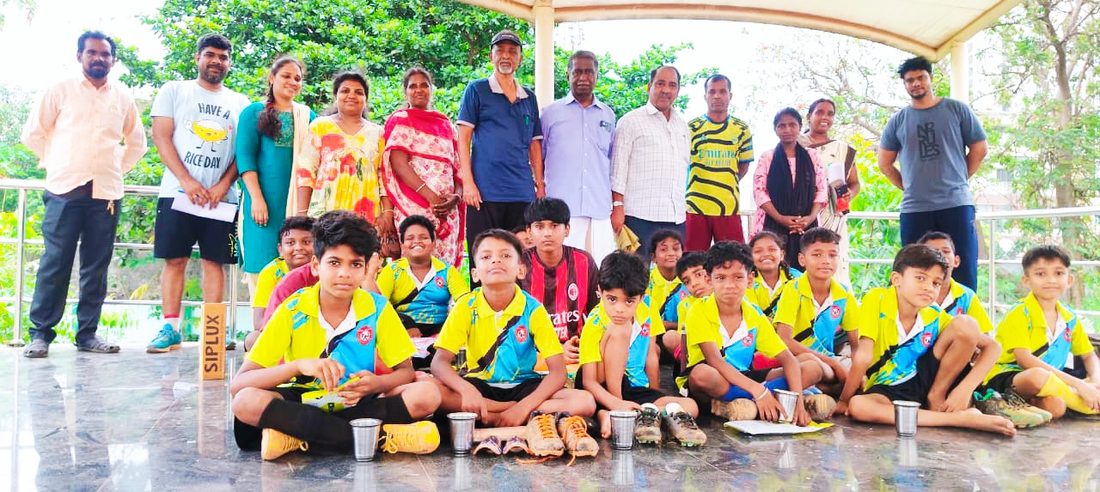The team in their new kit with coaches and parents before the tournament.